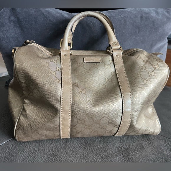 * Gold
* GG Imprimé
* Canvas Lining
* Dust Bag
No Strap; spots at lining - Picture 1 of 3